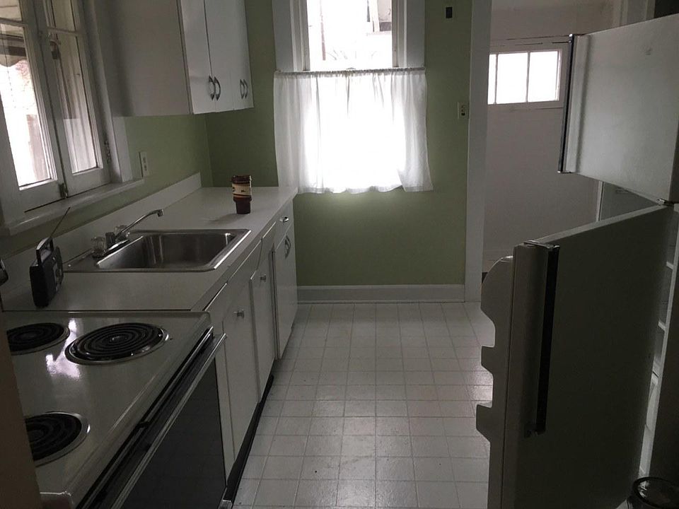 1st image of 3215 Bradwell Ave