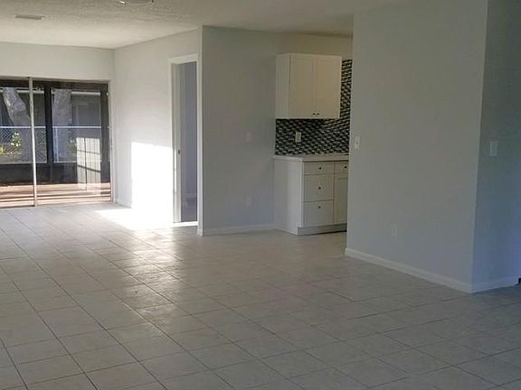 3rd image of 354 Shores Blvd