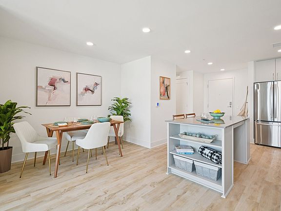 5th image of 1020 Hammell Dr #910
