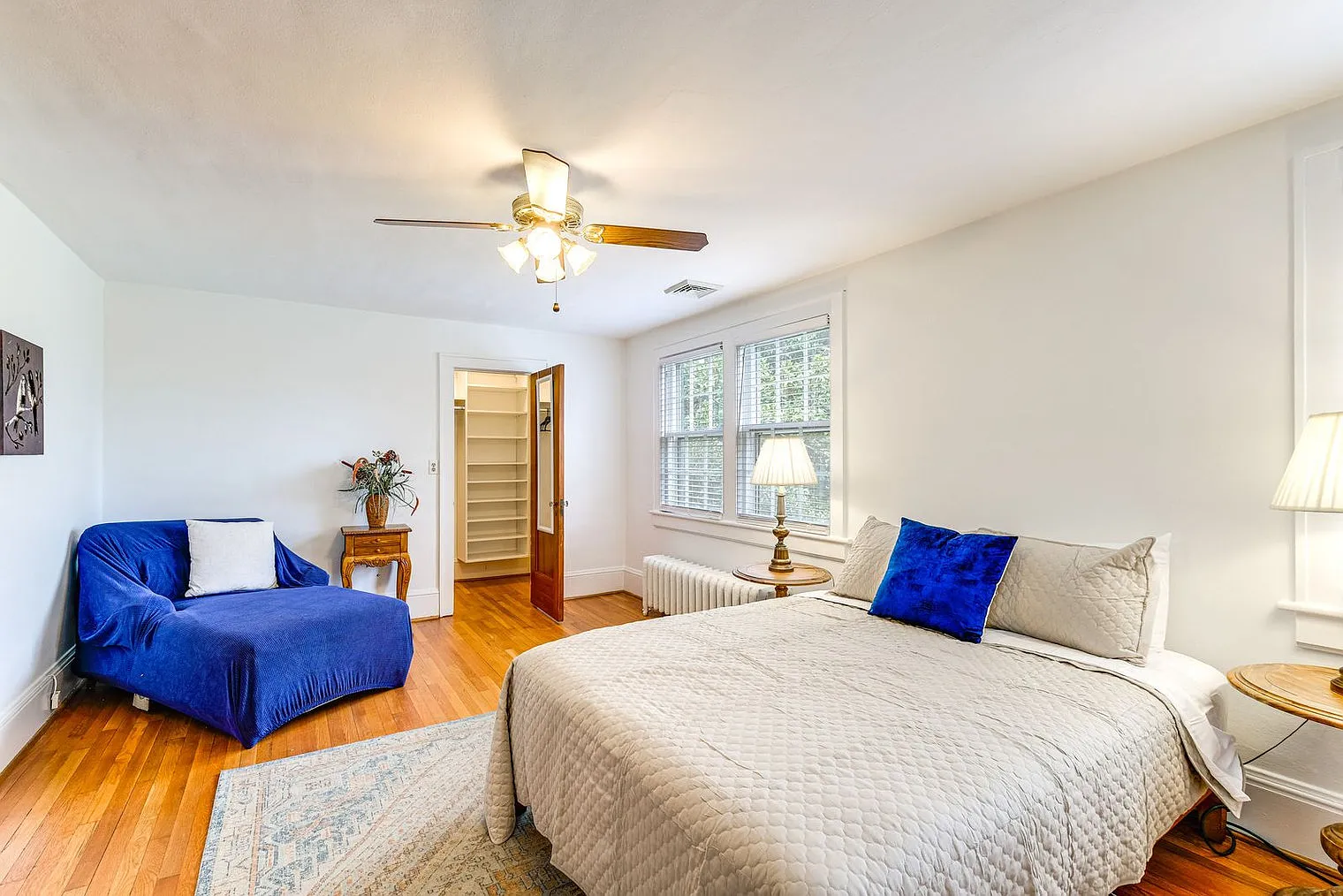 3 bed, 1.0 bath, 1915 sqft, $2,871 — Photo 4