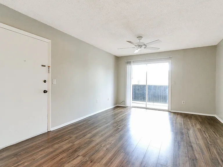 922 Lake Destiny Rd #E — Photo 2