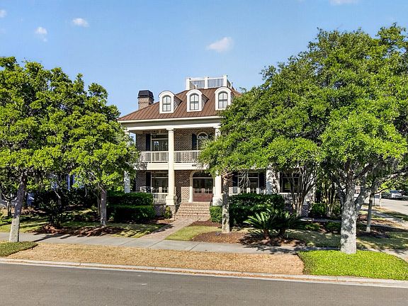 3rd image of 659 Island Park Dr