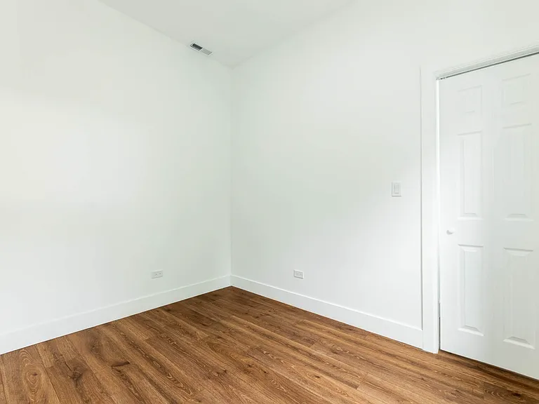 1421 E 69th Pl #1A — Photo 1