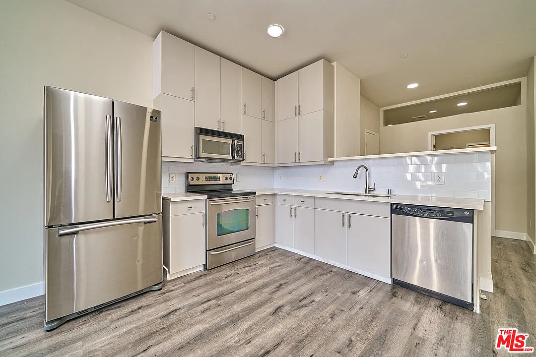 3810 Wilshire Blvd — Photo 3