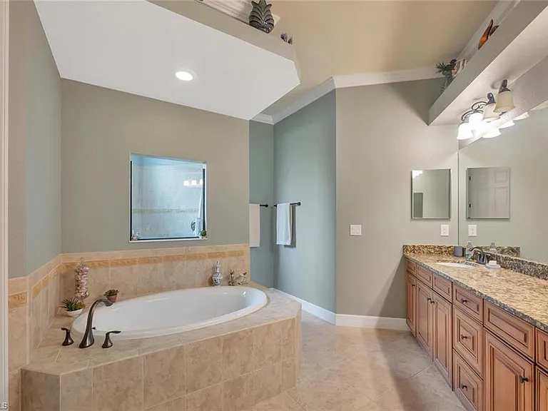 21093 Torre Del Lago St — Photo 17