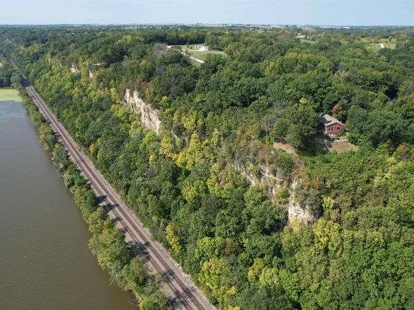 4905 Starlight Ln, Cassville, WI 53806