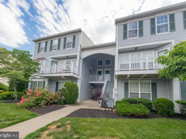 255 Rosebay Ct, Delran, NJ 08075