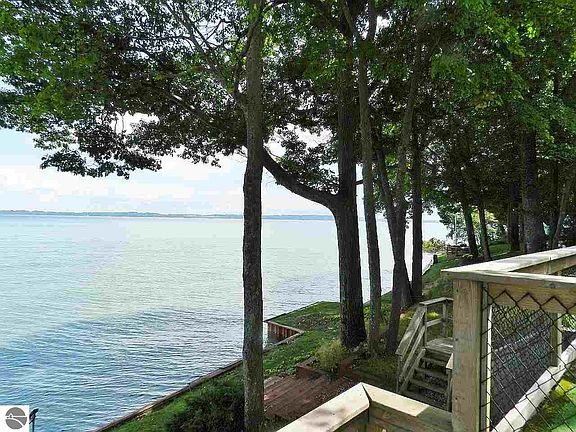 4th image of 10169 SW Bay Shore Dr
