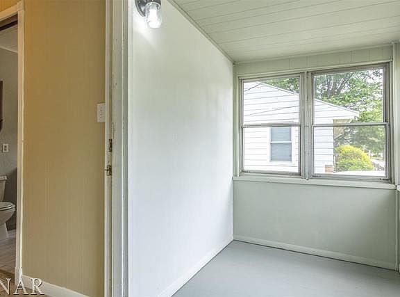 4th image of 1308 W Blackstone St