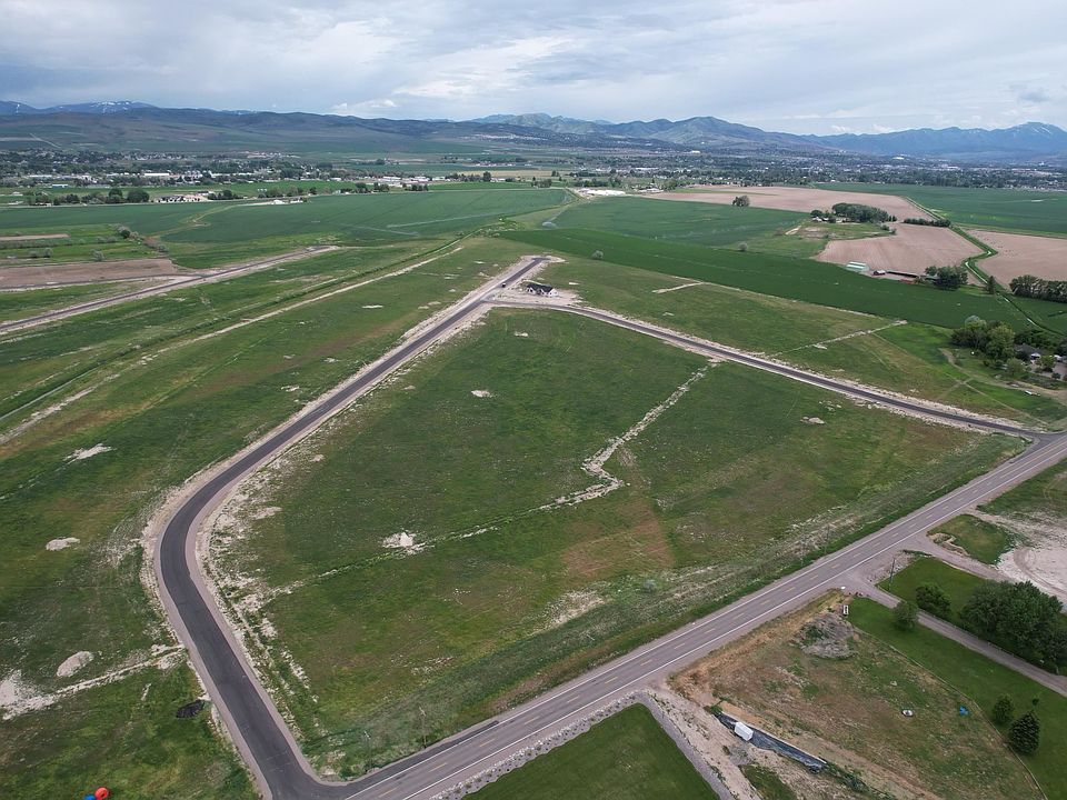 2nd image of 9 N Eagle Rd