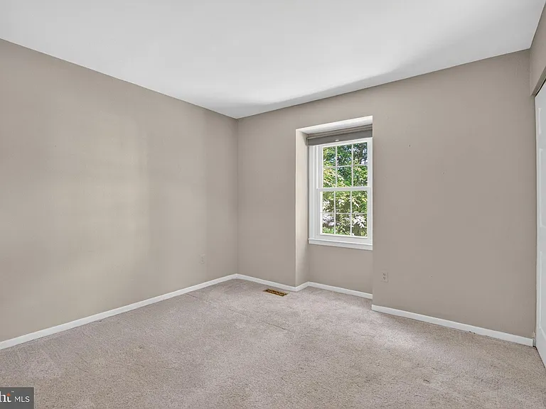 9821 Owens Ct — Photo 28
