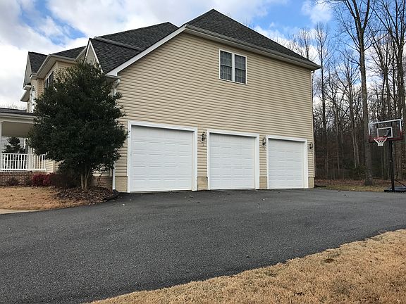 3rd image of 3811 Chapman Dr