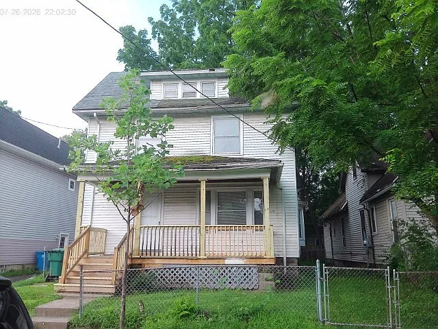 4 bed, 2.0 bath, 2520 sqft, $2,495 — Photo 2