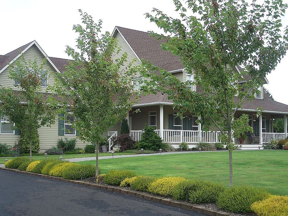 entering the driveway to the front of our home