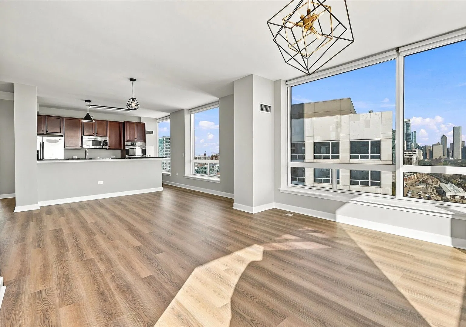 3 bed, 1650 sqft, $4,800 — Photo 1