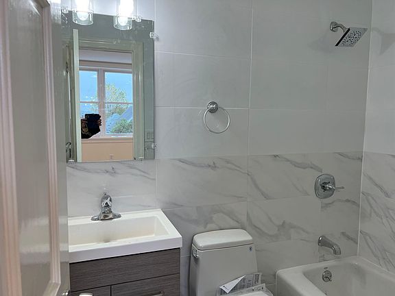 5th image of 2224 College Point Blvd Floor 3