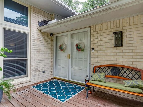 4th image of 917 Larkspur Ln