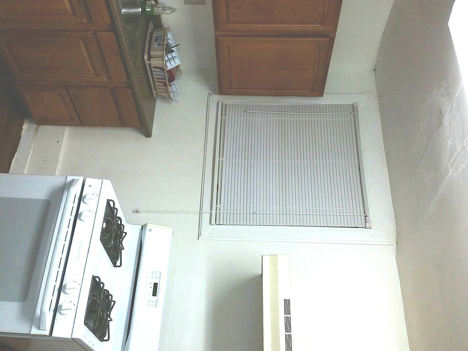 2nd image of 1710 Cole St