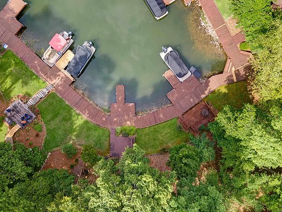 3rd image of 176 Falling Water Dr