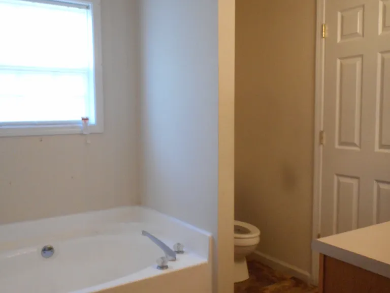 100 Fairfax Dr — Photo 9