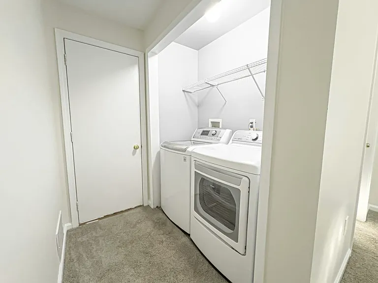 48 S Poplar St — Photo 19