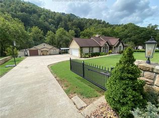 25782 Daniel Boone Pkwy, Racine, WV 25165