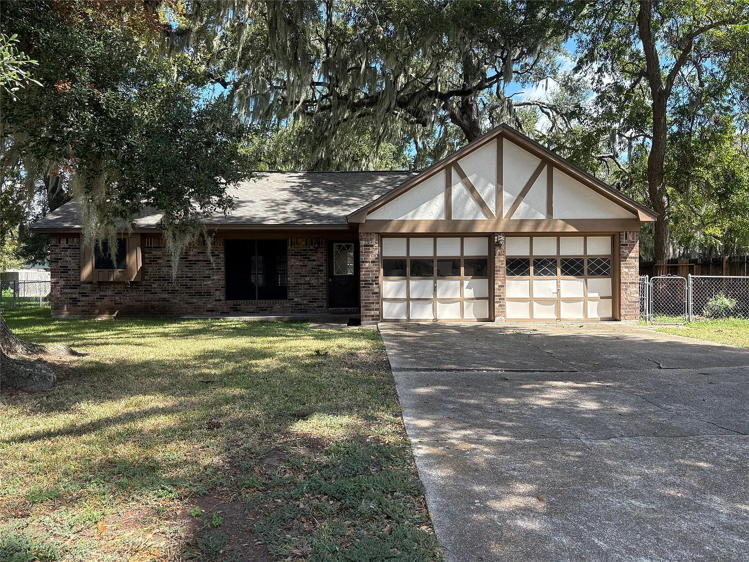 3 bed, 2.0 bath, 1566 sqft, $2,000 — Photo 1