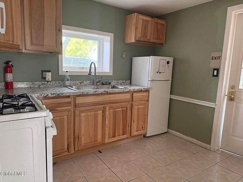 2nd image of 959 Washington Avenue