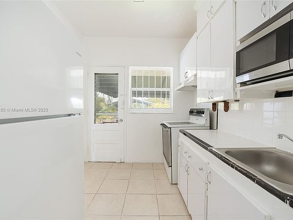 2nd image of 539 NE 82nd Ter APT 4