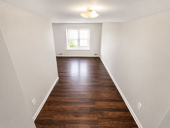 5th image of 165 Woodlake Manor Dr