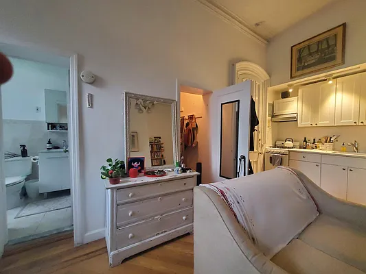 Rented by BLS Realty | media 9