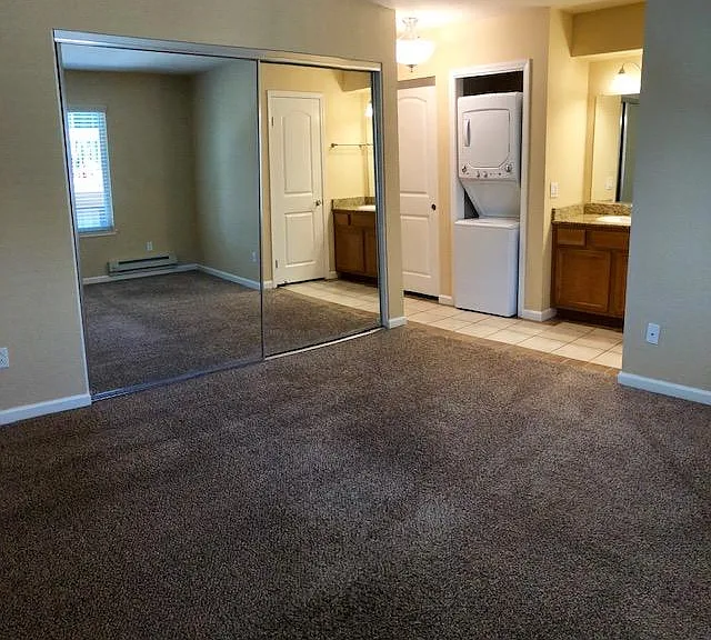30 Glenwood Cir #299 — Photo 12