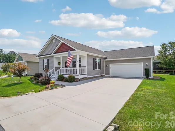 244 Beechnut Dr, Hendersonville, NC 28739