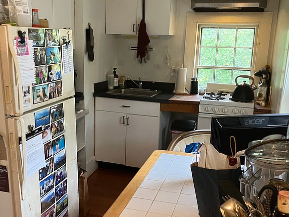 Kitchen - has 3 windows