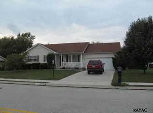 100 Matthew Dr, New Oxford, PA 17350