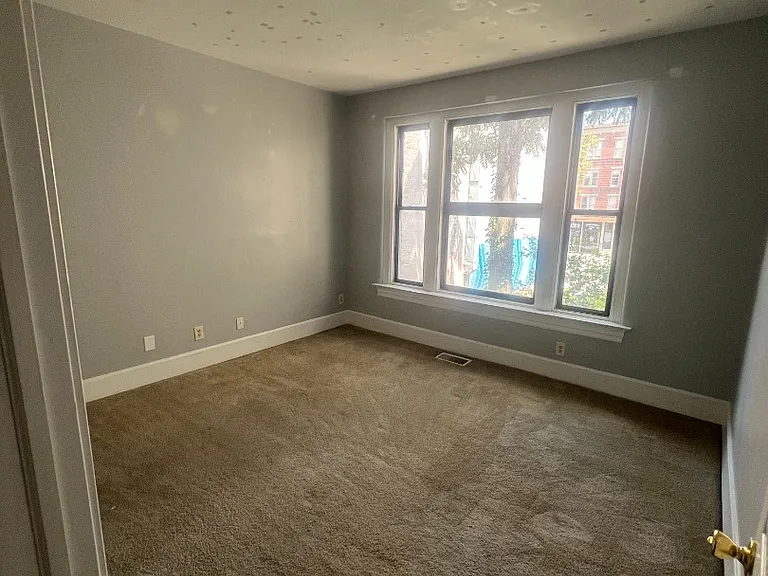 211 W 9th St #2 — Photo 4