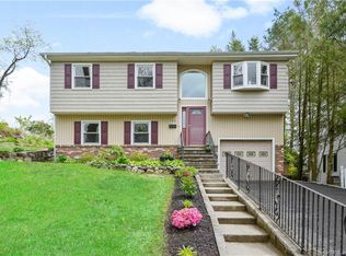46 Glendale Cir, Stamford, CT 06906