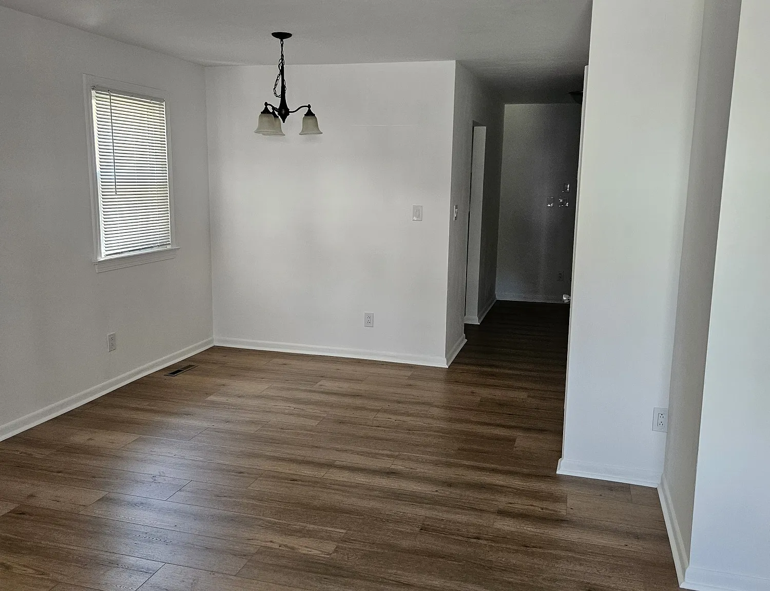 3 bed, 1410 sqft, $2,475 — Photo 2