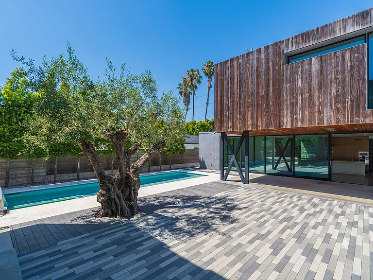 762 Rosecrans Ave — Photo 42