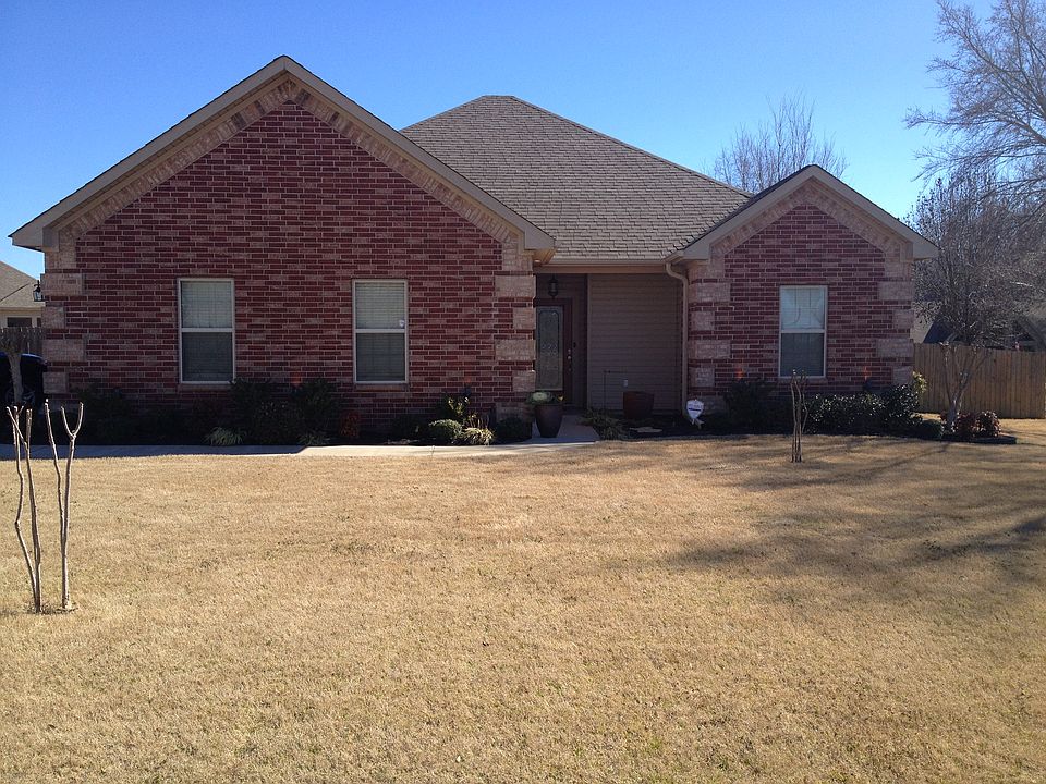 1st image of 902 Arnold Ln