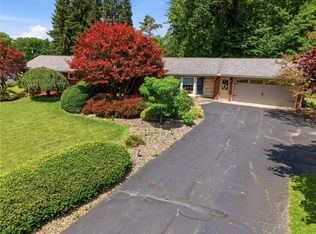 13 Penderyn Dr, West Middlesex, PA 16159