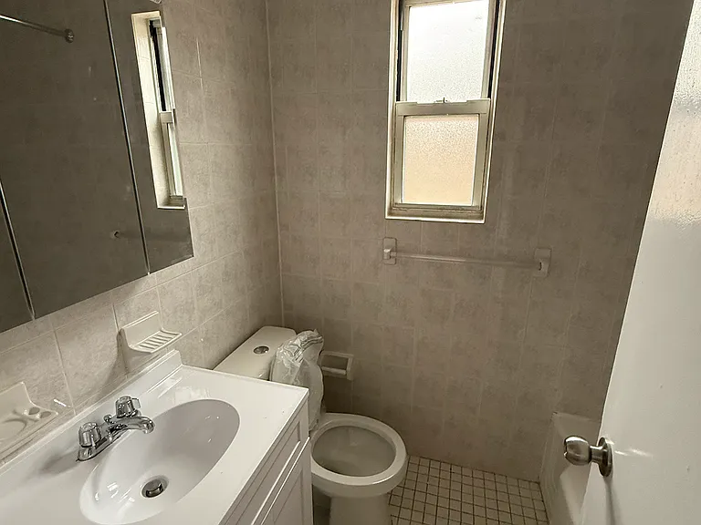 67-13 Cloverdale Blvd #7 — Photo 6