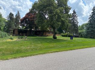 3975 Stonecrest Rd, West Bloomfield, MI 48322