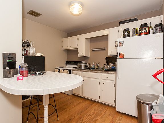 4th image of 607 W Wrightwood Ave APT 305