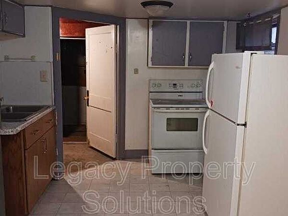2nd image of 302 1st Ave NW
