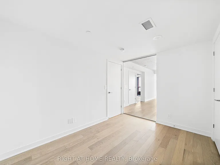 2720 Dundas St W #520 — Photo 13