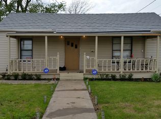 324 Meadow Park Dr, White Settlement, TX 76108