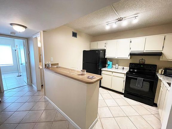 3rd image of 6467 Chasewood Dr APT C