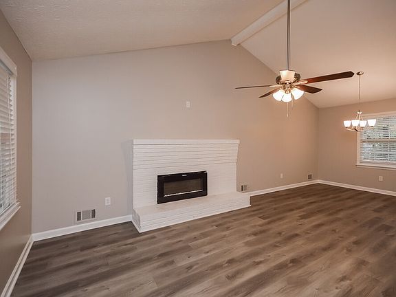 4th image of 2621 Laurel Woods Ln SE