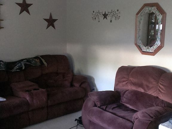 3rd image of 1045 Oxford Ct